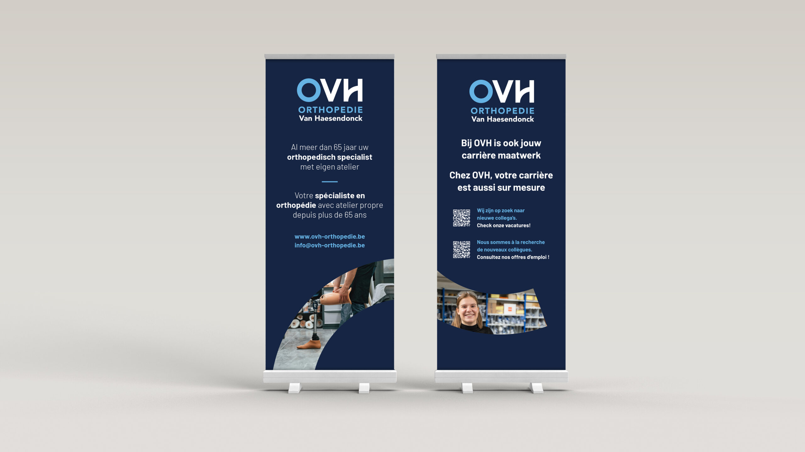 Twee roll-up banners